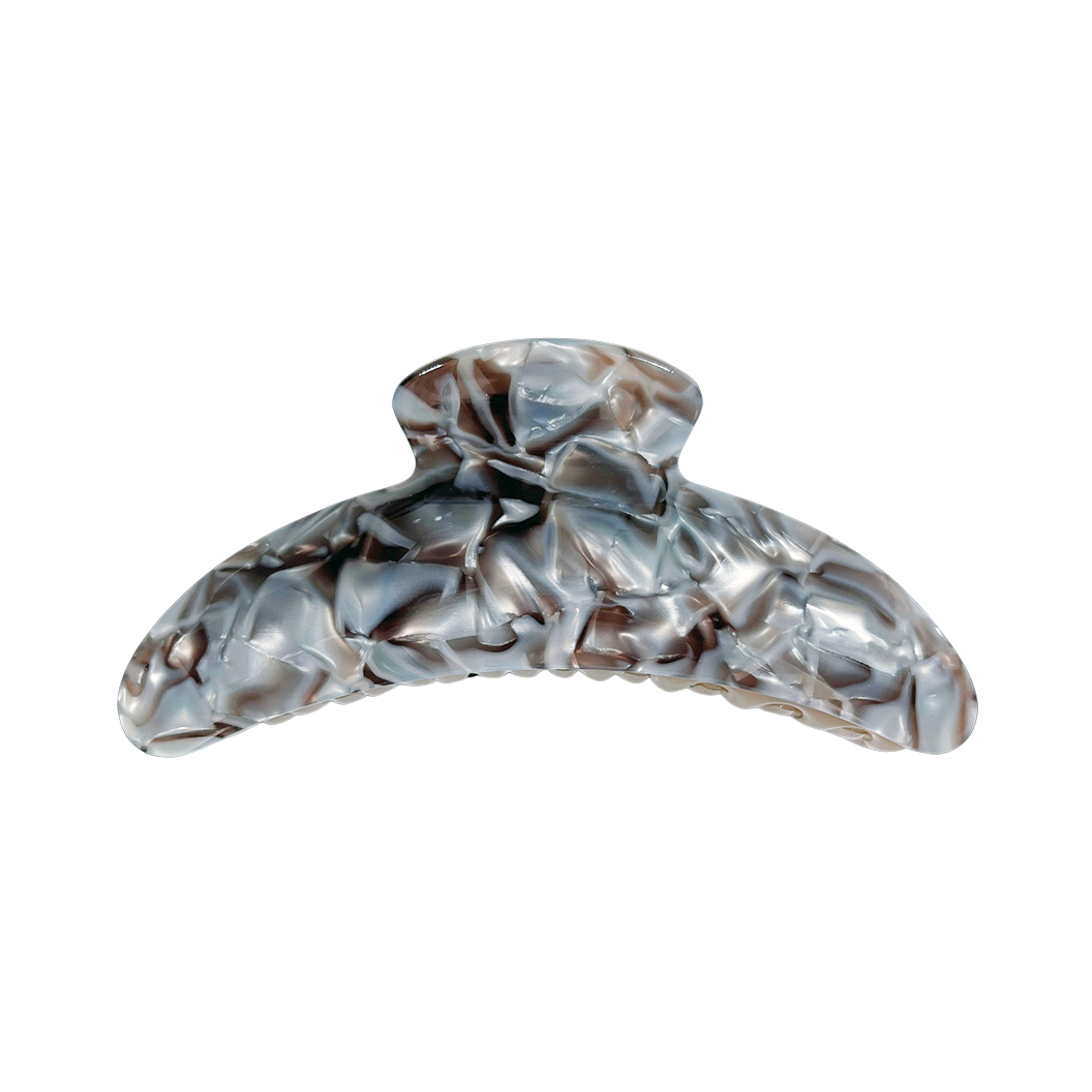 Meet DEMI!  A large curved classic shape hair claw with double grip finish. The curved design and wider body makes it perfect for that all up look, even for thicker hair.  Each clip comes in a branded Tort pouch (colours change seasonally).  Size: 13cm  Colour: marbled chocolate brown and warm silver  Material: eco-resin