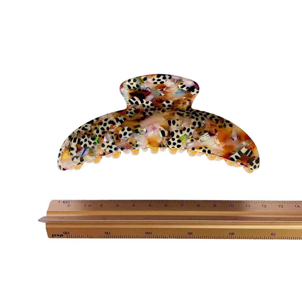 Meet ANNA!  A curved classic shape hair claw with double grip finish. The curved design makes it perfect for that all up look, and with the teeth being close together the grip works to hold all hair, from fine to thick.  Each clip comes in a branded Tort pouch (colours change seasonally).  Size: 12cm  Colour: multi-marble mixed with leopard print  Material: eco-resin