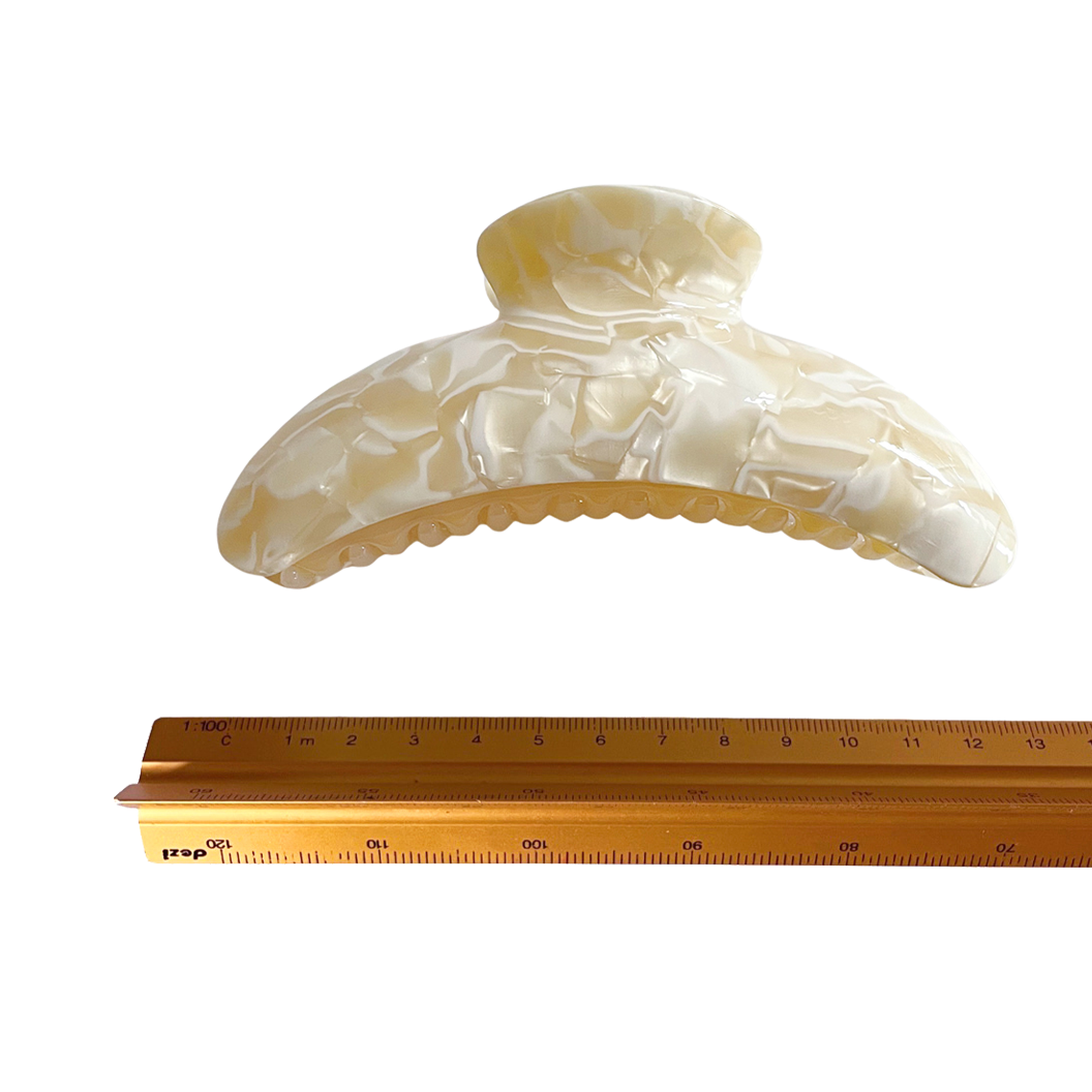 Meet DEMI!  A large curved classic shape hair claw with double grip finish. The curved design and wider body makes it perfect for that all up look, even for thicker hair.  Each clip comes in a branded Tort pouch (colours change seasonally).  Size: 13cm  Colour: marbled butter cream with a pearl-effect  Material: eco-resin