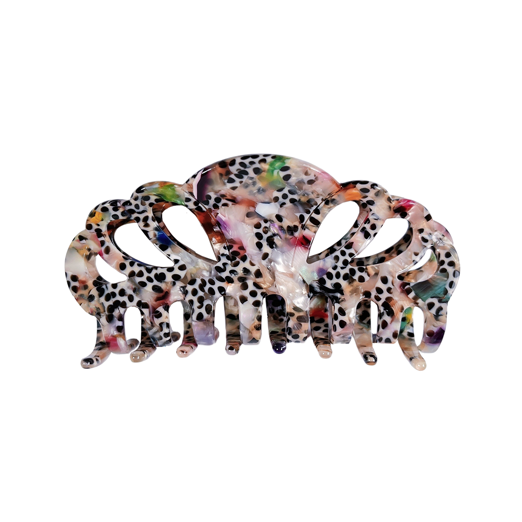 Meet ELLI!  
A marbled camouflage brown and teal resin hair claw with scalloped edges. With a strong grip, this claw works on all hair, including thick hair.  Each clip comes in a branded Tort pouch (colours change seasonally).  Size: 10cm  Colour: multi-marble mixed with leopard print  Material: eco-resin