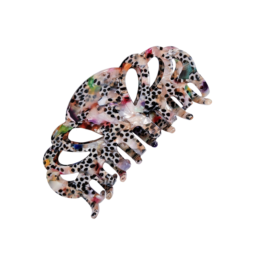 Meet ELLI!  
A marbled camouflage brown and teal resin hair claw with scalloped edges. With a strong grip, this claw works on all hair, including thick hair.  Each clip comes in a branded Tort pouch (colours change seasonally).  Size: 10cm  Colour: multi-marble mixed with leopard print  Material: eco-resin