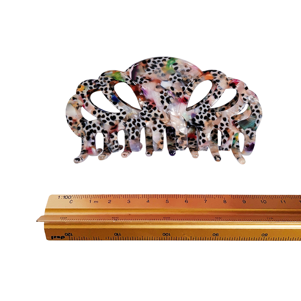 Meet ELLI!  
A marbled camouflage brown and teal resin hair claw with scalloped edges. With a strong grip, this claw works on all hair, including thick hair.  Each clip comes in a branded Tort pouch (colours change seasonally).  Size: 10cm  Colour: multi-marble mixed with leopard print  Material: eco-resin