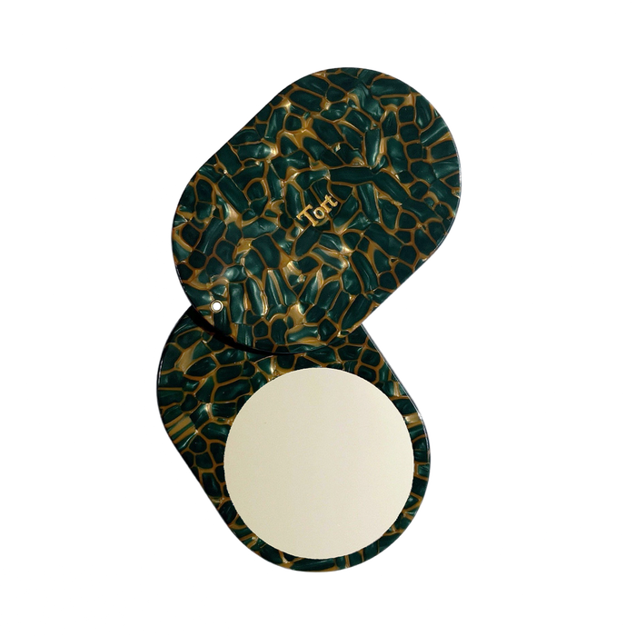 Meet JAYA!  A compact mirror is a handbag essential. Made from smooth, hand-poured eco-resin, the JAYA mirror is super cute with added protection and cleanliness through a sliding mechanism.  Each mirror comes in a branded Tort pouch (colours change seasonally).  Size: 10.5cm  Colour: ivy green and bronze mosaic effect  Material: eco-resin