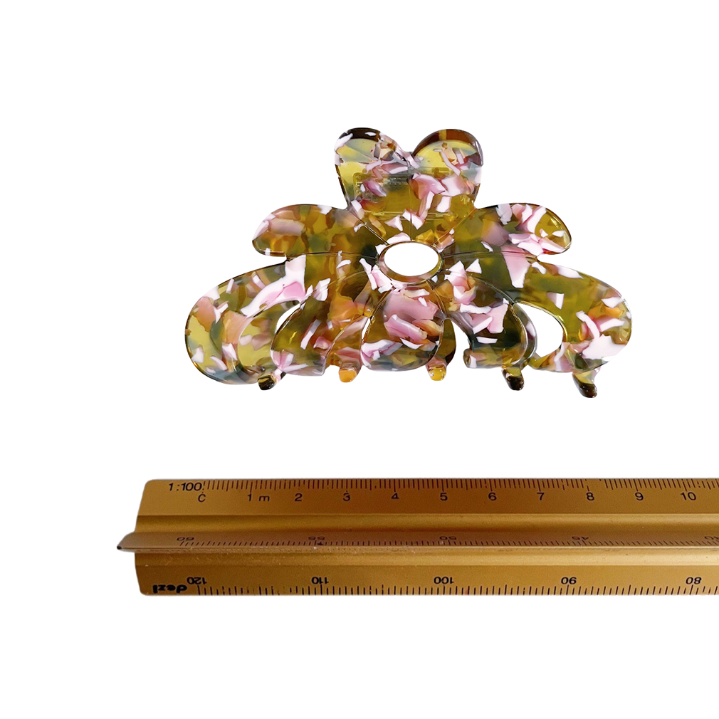 Meet AMMA!  A floral shaped medium size claw. The medium size makes it very easy to use. For medium thickness/length it can be used for an all up look and for finer and thick hair, it will probably be best styled securing a bun or a half up style.  Each clip comes in a branded Tort pouch (colours change seasonally).  Size: 9.5cm  Colour: marbled pistachio green and blush pink  Material: eco-resin