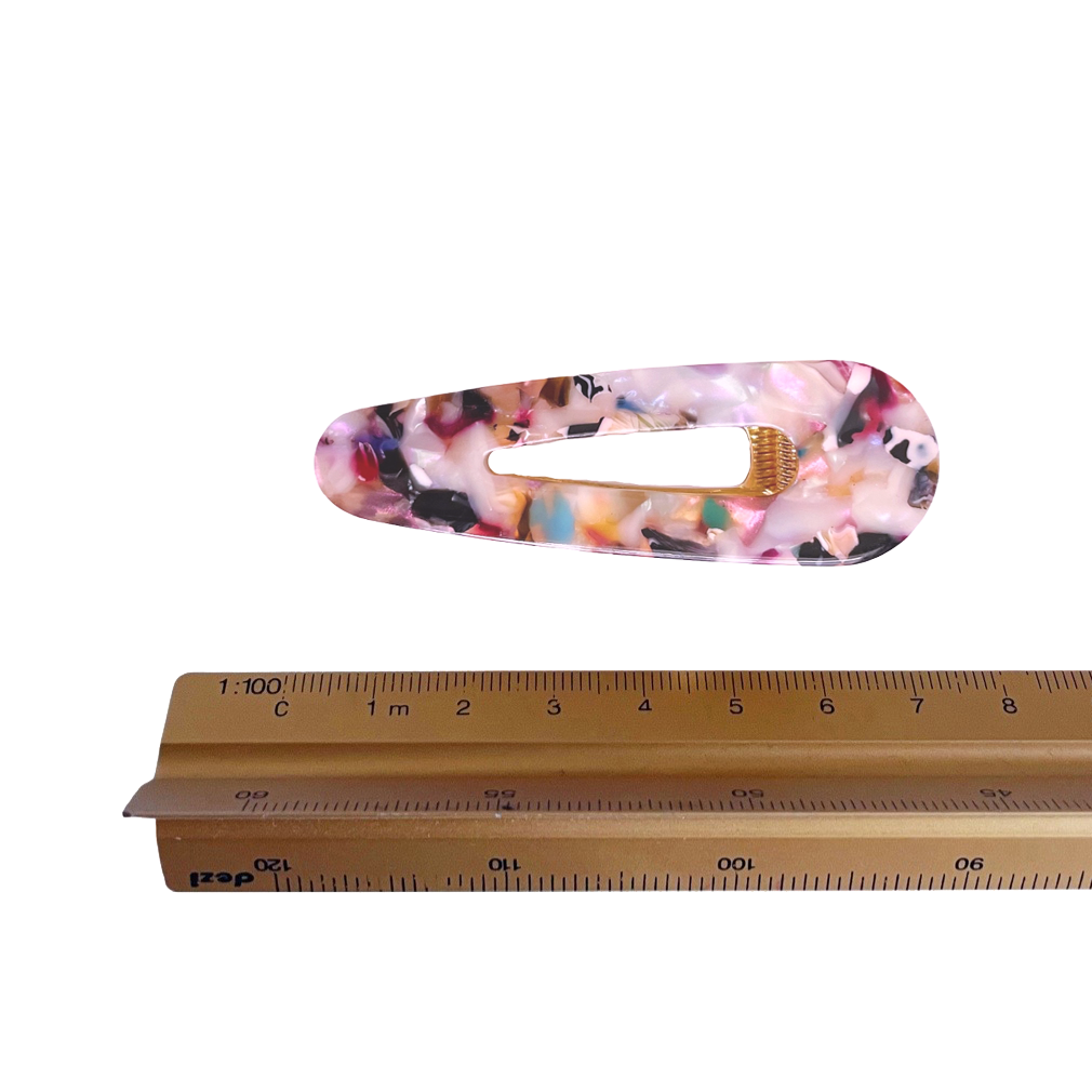 Meet CORA!  Our OG clip, a rounded-edge barrette featuring a gold hinge fastening and a teeth effect grip for a sturdy and reliable hold. Great for keeping hair in place or simply clipping back your grown out fringe.  Each clip comes in a branded Tort pouch (colours change seasonally).  Size: 7cm  Colour: multi-coloured with iridescent pearl pieces  Material: eco-resin