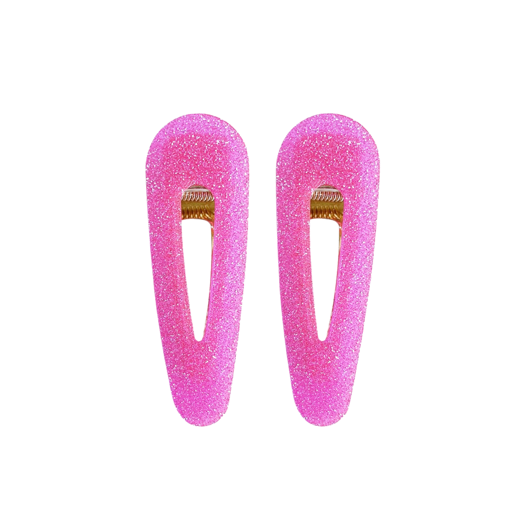 Meet CORA!  Our OG clip, a rounded-edge barrette featuring a gold hinge fastening and a teeth effect grip for a sturdy and reliable hold. Great for keeping hair in place or simply clipping back your grown out fringe.  Each clip comes in a branded Tort pouch (colours change seasonally).  Size: 7cm  Colour: barbie pink glitter  Material: eco-resin