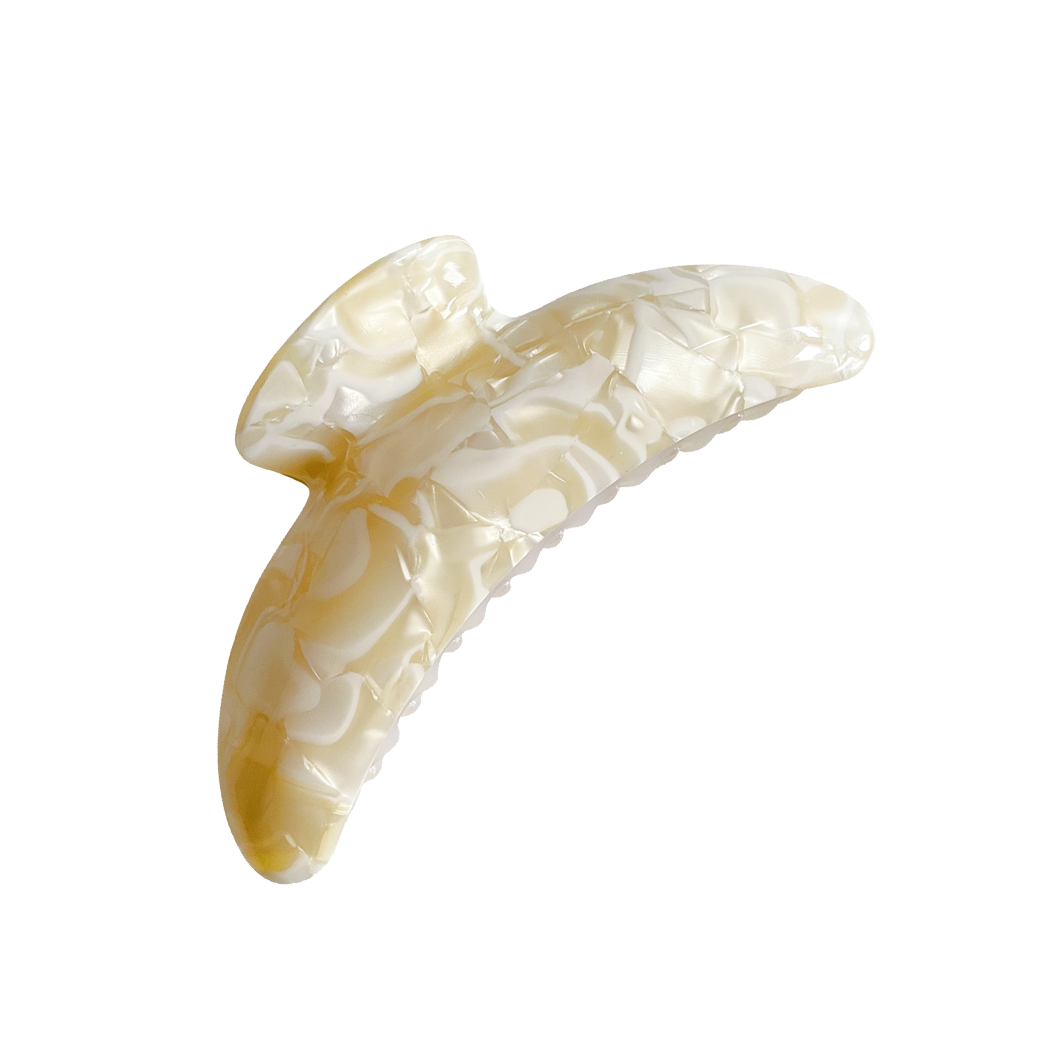 Meet DEMI!  A large curved classic shape hair claw with double grip finish. The curved design and wider body makes it perfect for that all up look, even for thicker hair.  Each clip comes in a branded Tort pouch (colours change seasonally).  Size: 13cm  Colour: marbled butter cream with a pearl-effect  Material: eco-resin