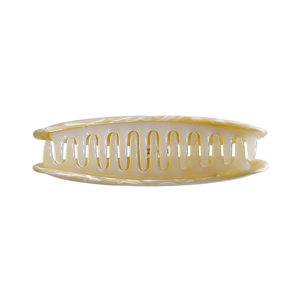 Meet DEMI!  A large curved classic shape hair claw with double grip finish. The curved design and wider body makes it perfect for that all up look, even for thicker hair.  Each clip comes in a branded Tort pouch (colours change seasonally).  Size: 13cm  Colour: marbled butter cream with a pearl-effect  Material: eco-resin