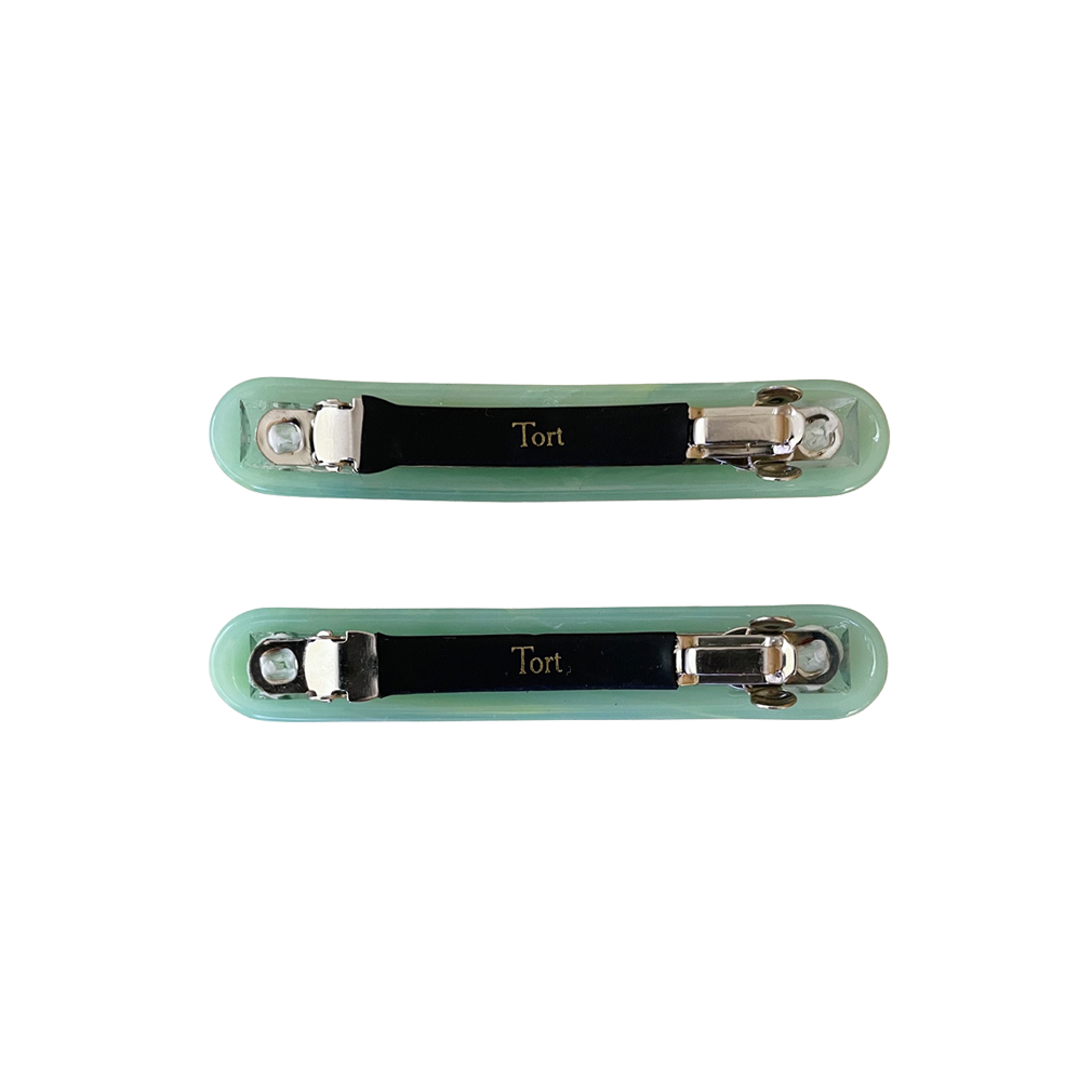 Meet EDIE!  A pair of classic long clips with round edges and a French barrette clasp. The secure clasp on the back ensures hair is held in place.  Each clip comes in a branded Tort pouch (colours change seasonally).  Size: 7cm  Colour: pale mint green  Material: eco-resin