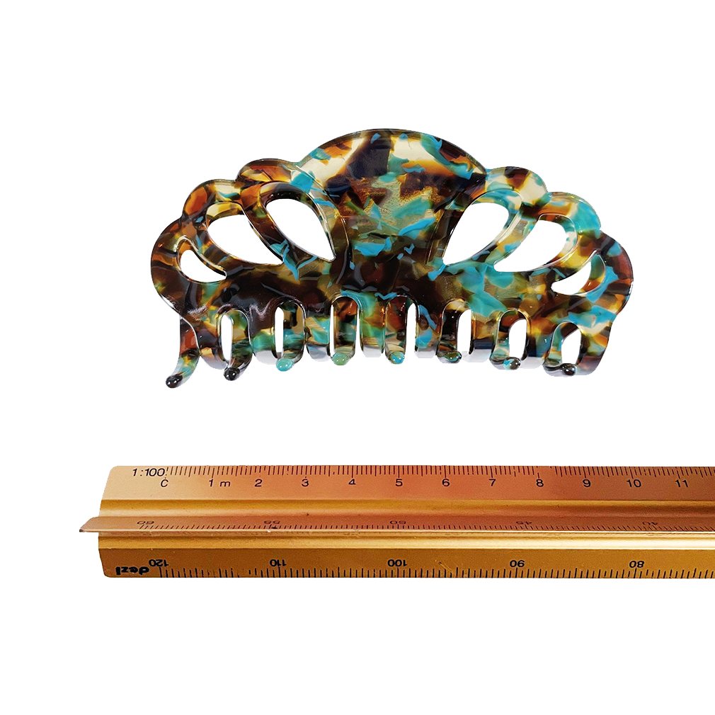 Meet ELLI!    A marbled camouflage brown and teal resin hair claw with scalloped edges. With a strong grip, this claw works on all hair, including thick hair.  Each clip comes in a branded Tort pouch (colours change seasonally).  Size: 10cm  Colour: brown and teal marbled camouflage  Material: eco-resin
