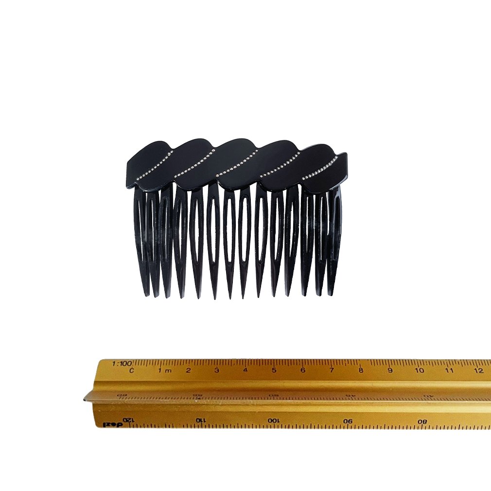 Meet HARI!  A cool twist on the classic comb slide. Great for a side-swept look or hold sections of hair.  Each clip comes in a branded Tort pouch (colours change seasonally).  Size: 8cm  Colour: jet black with silver studs  Material: eco-resin 