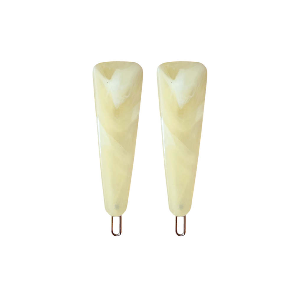 Meet JADE!  A cool twist on the classic comb slide. Great for a side-swept look or hold sections of hair.  Each clip comes in a branded Tort pouch (colours change seasonally).  Size: 6.5cm  Colour: pastel lemon  Material: eco-resin