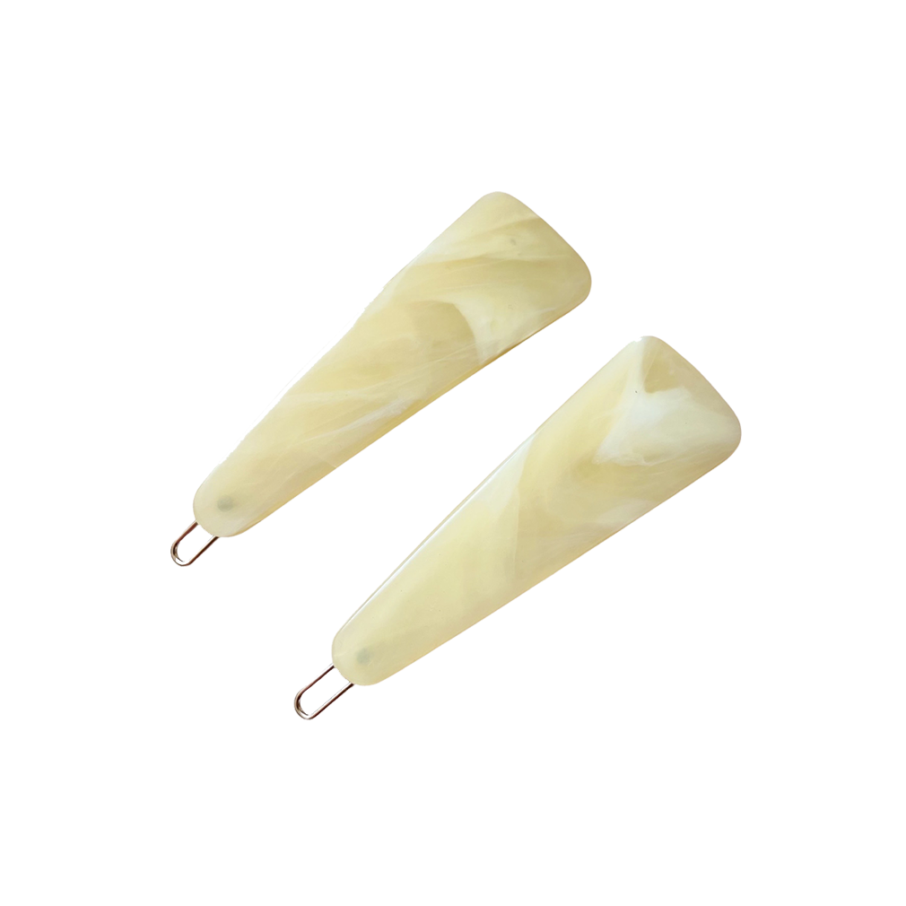 Meet JADE!  A cool twist on the classic comb slide. Great for a side-swept look or hold sections of hair.  Each clip comes in a branded Tort pouch (colours change seasonally).  Size: 6.5cm  Colour: pastel lemon  Material: eco-resin