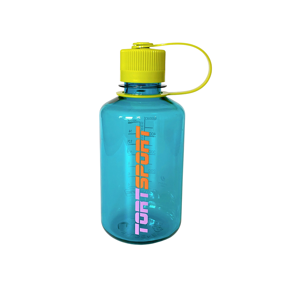 Drinking water has never felt cuter.  Meet the TORTSPORT Water Bottle 16oz / 500ml in Blue Crush. A cerulean coloured bottle with bright melon green cap.  Sustainability in your hands. Nalgene is proud to be the first to market with a new resin powered by next generation recycling technology that transforms plastic destined for landfills into high performance BPA/BPS free bottles.    Dimensions:  Height (in): 7" Circumference (in): 3.25" Weight (oz): 110g