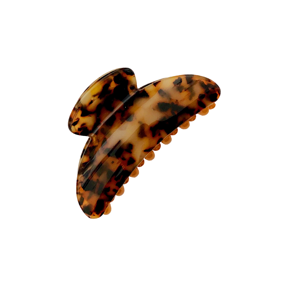 Meet TOTO!  One of our strongest clips in a classic curved top claw shape. Don’t let the small size fool you, as one of our strongest hair claws it works hard to hold all hair, even that difficult fine hair that slips out of clips.  Each clip comes in a branded Tort pouch (colours change seasonally).  Size: 7.5cm  Colour: mid-deep brown leopard-like tortoiseshell  Material: eco-resin